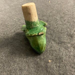 A Chinese verte biscuit water dropper, 19th C. — photo 8