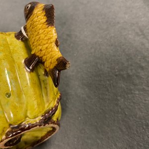 A Chinese verte biscuit water dropper, 19th C. — photo 9