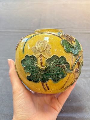 A Chinese verte biscuit 'Yi Lu Lian Ke 一路連科' jar and a flambé water pot, 18/19th C. — 照片 2