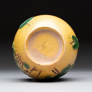 A Chinese verte biscuit 'Yi Lu Lian Ke 一路連科' jar and a flambé water pot, 18/19th C. — 照片 7