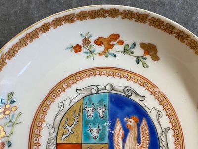 A Chinese verte-Imari armorial dish for the Dutch market with the arms of Scholten impaling Hogenberg, Yongzheng — photo 3
