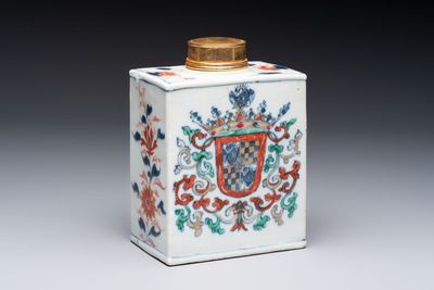 A Chinese verte-Imari armorial 'Sampaio e Melo' tea caddy with gilt-brass cover for the Portuguese market, Kangxi