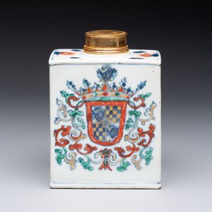 A Chinese verte-Imari armorial 'Sampaio e Melo' tea caddy with gilt-brass cover for the Portuguese market, Kangxi — photo 2