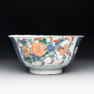 A Chinese verte-Imari bowl with floral design, Kangxi — photo 3