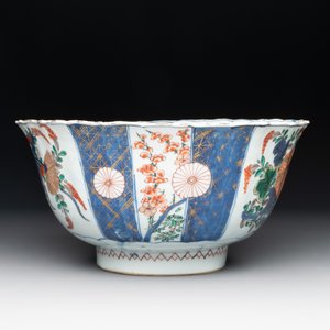 A Chinese verte-Imari bowl with floral design, Kangxi — photo 4