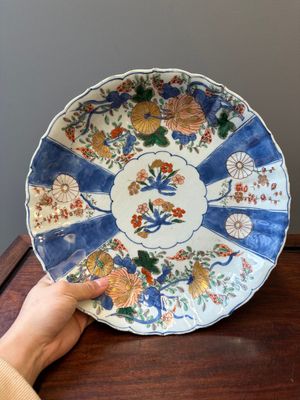 A Chinese verte-Imari dish with floral decor, Kangxi — photo 1