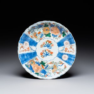 A Chinese verte-Imari dish with floral decor, Kangxi — photo 1