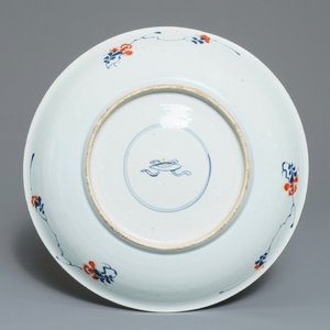 A Chinese verte-Imari dish with floral design, Kangxi — photo 2