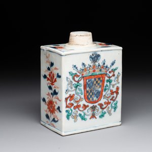 A Chinese verte-Imari tea caddy with the arms of Sampaio e Melo for the Portuguese market, Kangxi — photo 1