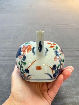 A Chinese verte-Imari teapot and a blue and white teapot with floral design, Kangxi — 照片 5