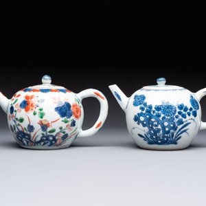 A Chinese verte-Imari teapot and a blue and white teapot with floral design, Kangxi — 照片 2