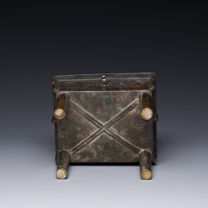 A Chinese Western Zhou-style rectangular bronze 'fangding' censer, Ming — 照片 8