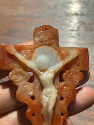 A Chinese white and red jade 'crucifix' pendant, 19th C. — foto 2
