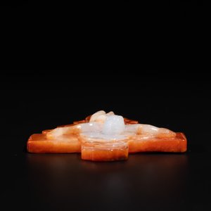 A Chinese white and red jade 'crucifix' pendant, 19th C. — foto 5