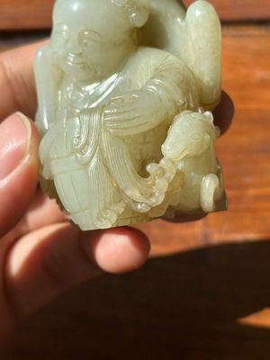 A Chinese white and russet jade 'Lu Ru Feng Qin 鹿乳奉親' carving, Qing — 照片 7