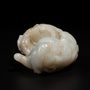 A Chinese white and russet jade 'Lu Ru Feng Qin 鹿乳奉親' carving, Qing — 照片 5