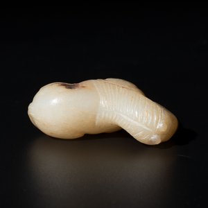 A Chinese white and russet jade pendant in the form of a horse, Song/Ming — photo 6