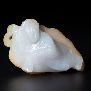 A Chinese white and yellow jade carving of a reclining lady on a leaf, Qing — photo 2