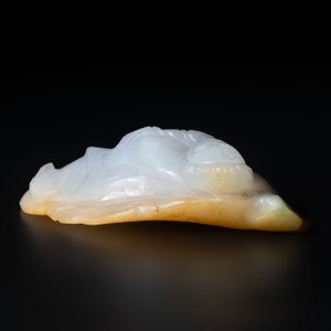 A Chinese white and yellow jade carving of a reclining lady on a leaf, Qing — photo 4