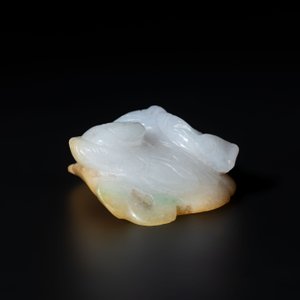 A Chinese white and yellow jade carving of a reclining lady on a leaf, Qing — photo 5
