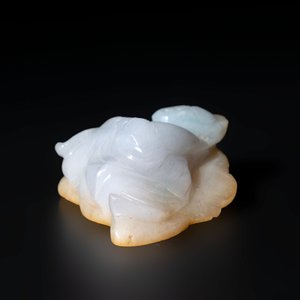 A Chinese white and yellow jade carving of a reclining lady on a leaf, Qing — photo 7