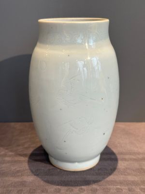 A Chinese white-glazed anhua 'birds' jar, Transitional period — photo 1