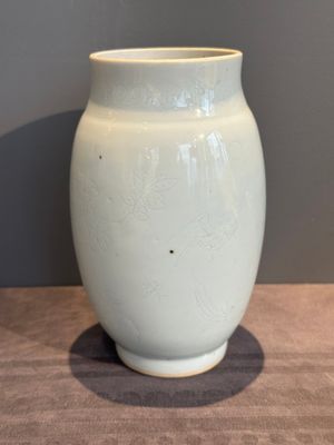 A Chinese white-glazed anhua 'birds' jar, Transitional period — photo 2