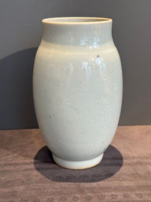 A Chinese white-glazed anhua 'birds' jar, Transitional period — photo 4
