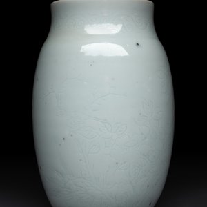 A Chinese white-glazed anhua 'birds' jar, Transitional period — photo 6