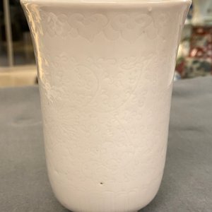 A Chinese white-glazed anhua-decorated 'peony' cup, Xuande mark, Kangxi — 照片 15