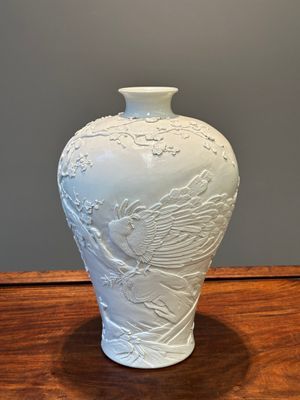 A Chinese white-glazed biscuit 'meiping' vase, signed Wang Bingrong 王炳榮, 19/20th C. — photo 1