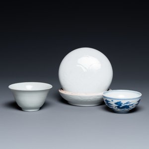 A Chinese white-glazed bowl, a small blue and white bowl and a covered box with incised design, Ming and Qing — photo 1
