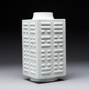 A Chinese white-glazed 'cong' vase, Guangxu mark and of the period — 照片 1