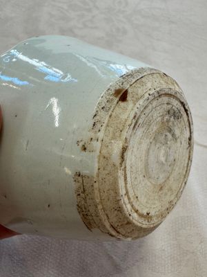 A Chinese white-glazed cup on a wooden stand, 17th C. — photo 13