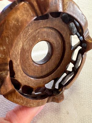 A Chinese white-glazed cup on a wooden stand, 17th C. — photo 19