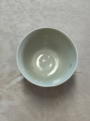A Chinese white-glazed cup on a wooden stand, 17th C. — photo 6