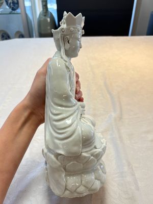 A Chinese white-glazed figure of Xuanzang, Cai Chang Tai 蔡昌泰造 mark, 20th C. — foto 4