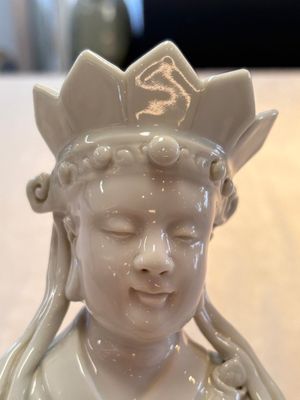 A Chinese white-glazed figure of Xuanzang, Cai Chang Tai 蔡昌泰造 mark, 20th C. — foto 8