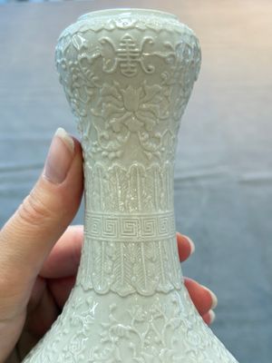 A Chinese white-glazed garlic-head vase and a robin’s egg-glazed vase, Qianlong mark, 20th C. — 照片 10