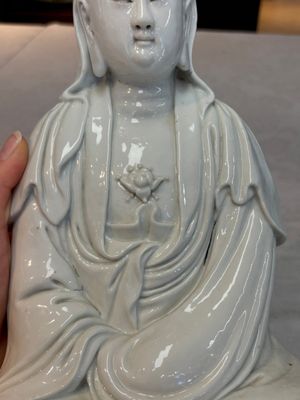 A Chinese white-glazed Guanyin, Kangxi mark, 19th C. — photo 13