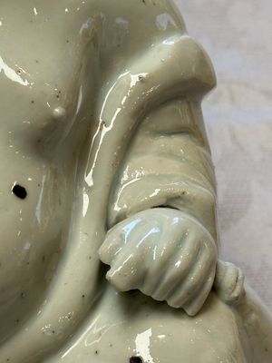 A Chinese white-glazed Milefo Buddha, 19th C. — photo 3