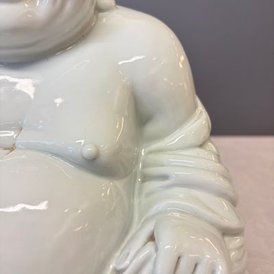 A Chinese white-glazed Milefo Buddha on a gilt-lacquered wooden lotus throne — photo 7