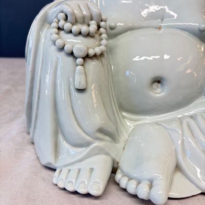 A Chinese white-glazed Milefo Buddha on a gilt-lacquered wooden lotus throne — photo 9