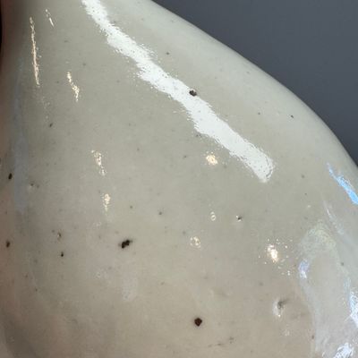 A Chinese white-glazed 'Yuhuchunping' vase — photo 7