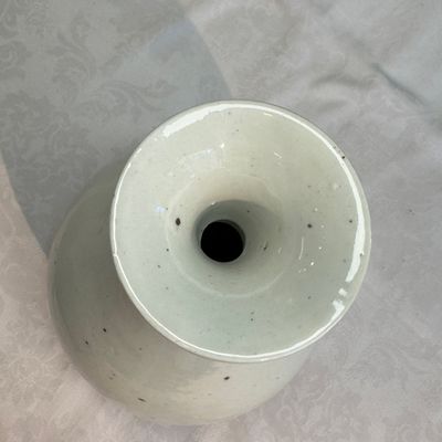 A Chinese white-glazed 'Yuhuchunping' vase — photo 8