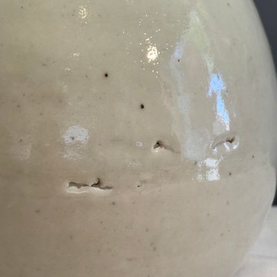 A Chinese white-glazed 'Yuhuchunping' vase — photo 3
