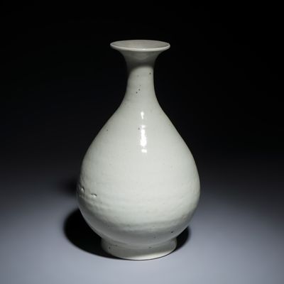 A Chinese white-glazed 'Yuhuchunping' vase, Ming