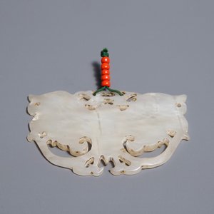 A Chinese white jade butterfly button, Ming/Qing — 照片 5