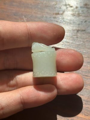 A Chinese white jade carving of a chilong reclining on bamboo, Qing — 照片 4