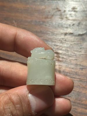 A Chinese white jade carving of a chilong reclining on bamboo, Qing — 照片 6